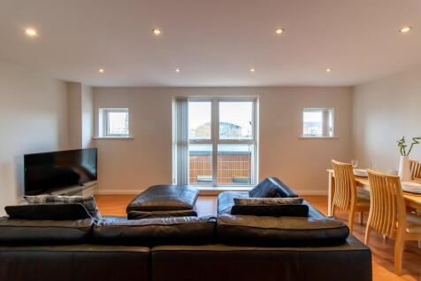 Lounge/Dining 3
