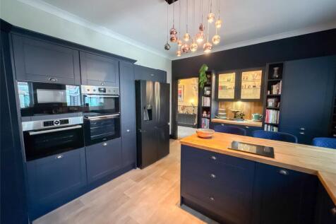 Breakfasting Kitchen
