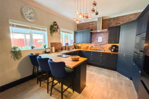 Breakfasting Kitchen