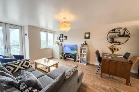 Lounge/Dining Area