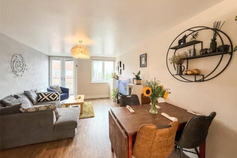 Lounge/Dining Area