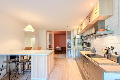 Breakfasting Kitchen