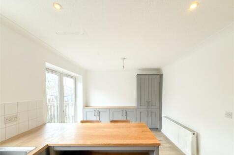 Breakfasting Kitchen