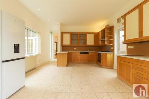 4. Kitchen.jpg