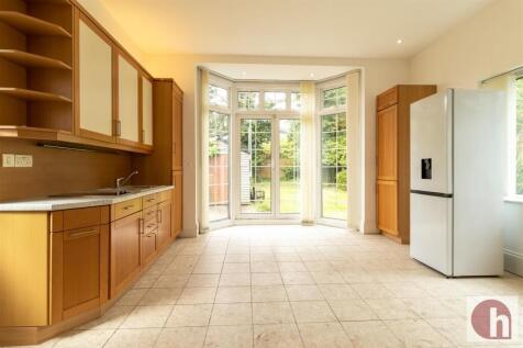 5. Kitchen.jpg