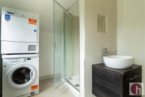 17. Bathroom.jpg