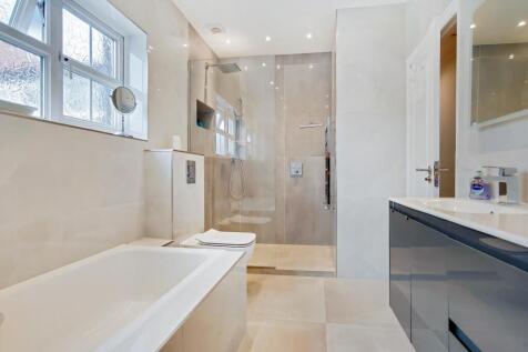 16_Bathroom-0.jpg
