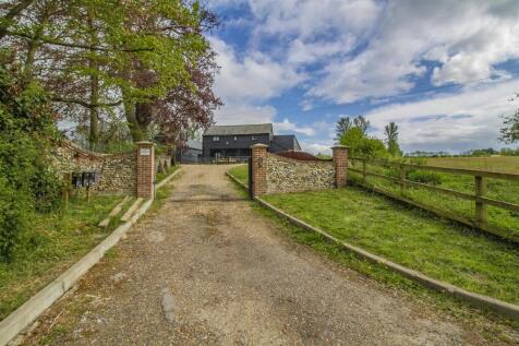 Home Farm Barns, Stradishall [Entranceway].jpg