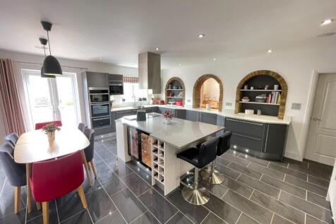 KITCHEN/BREAKFAST ROOM