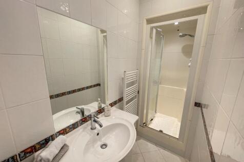 EN-SUITE (B3)