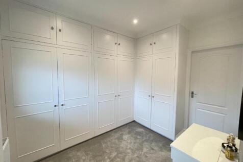 DRESSING ROOM