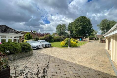 FRONT DRIVEWAY