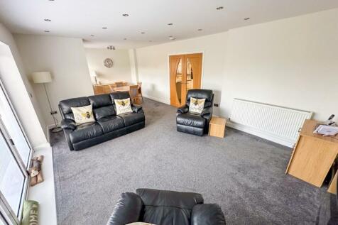 Lounge/Family Room