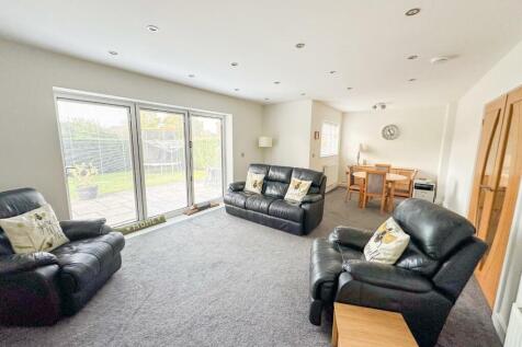 Lounge/Family Room