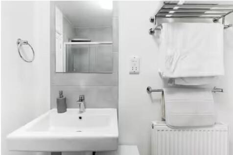 Flat shower room -2.jpg