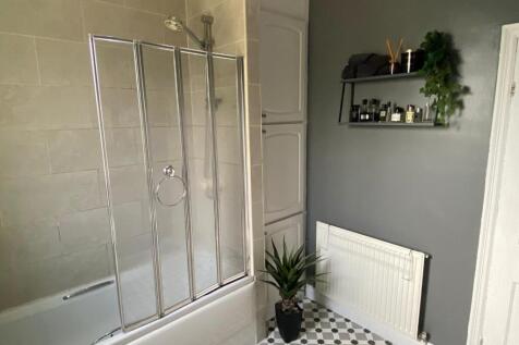 Bathroom 2.jpg