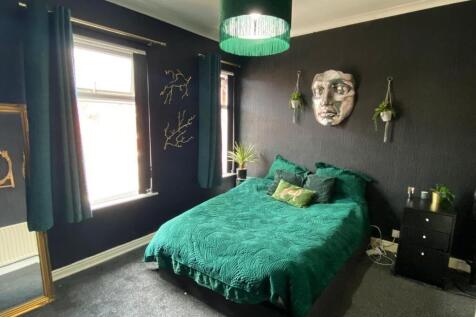 Bedroom 1.jpg