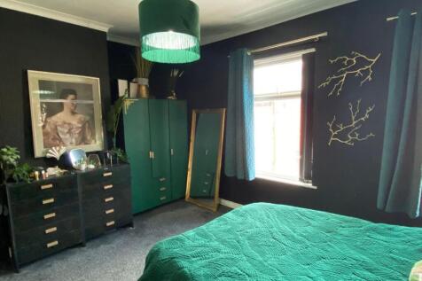 Bedroom 1 2.jpg