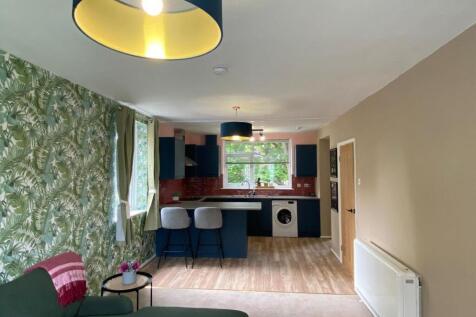 Lounge kitchen.jpg