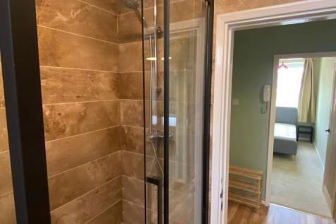 Shower room 2.jpg