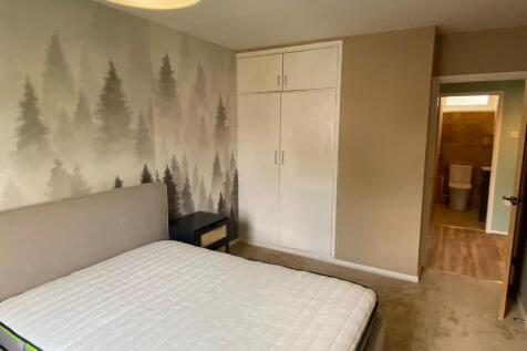Bedroom 1 2.jpg