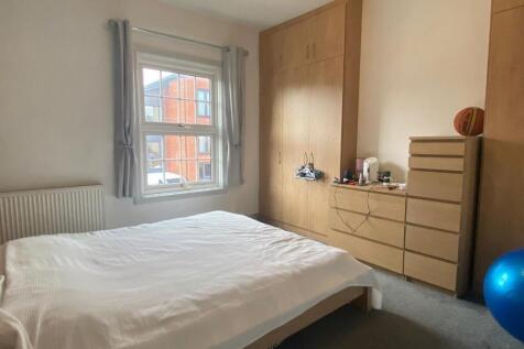 Bedroom 1.jpg
