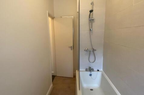 Bathroom 2.jpg