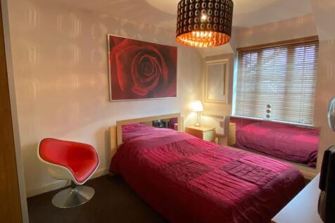 Bedroom 1 1.jpg