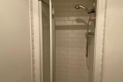 Ensuite 2.jpg