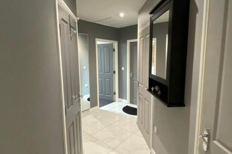 Hallway 2.jpg