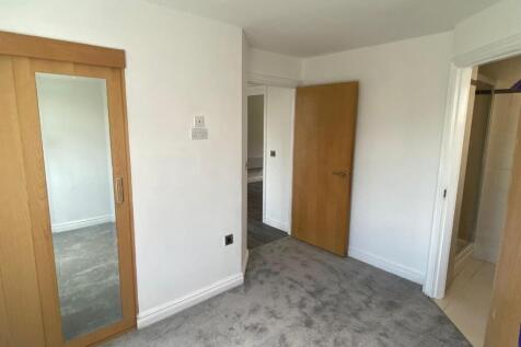 Bedroom 1.jpg