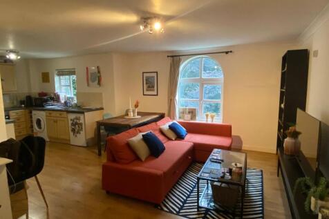 Lounge dining room kitchen .jpg