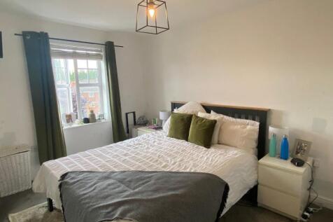 Bedroom 1 .jpg