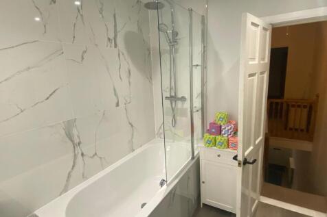 Bathroom 2.jpg