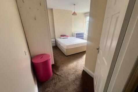 Bedroom 1.jpg