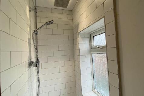 Bathroom 2.jpg