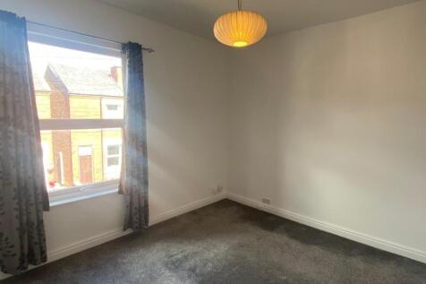 Bedroom 1.jpg