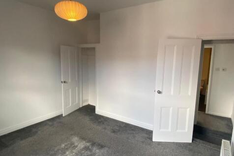 Bedroom 1 2.jpg