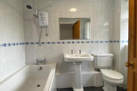 Bathroom 1.jpg