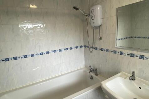 Bathroom 2.jpg