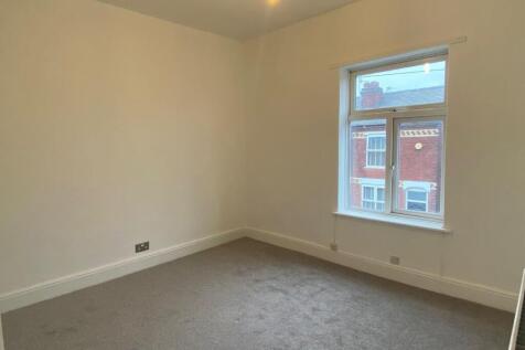 Bedroom 1.jpg
