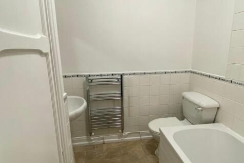 Bathroom 2.jpg