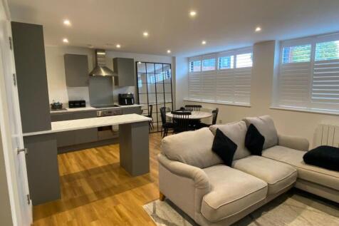 Lounge kitchen .jpg