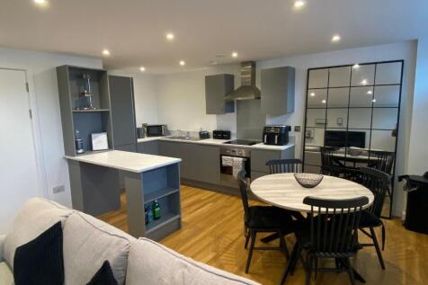 Lounge kitchen 3.jpg