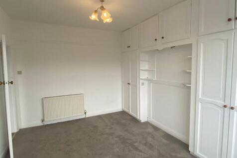 Bedroom 1 2.jpg