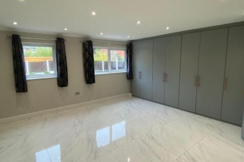 Downstairs Bedroom .jpeg