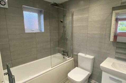 Bedroom 3 ensuite.jpeg