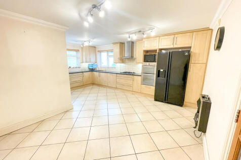 Kitchen/Dining Area