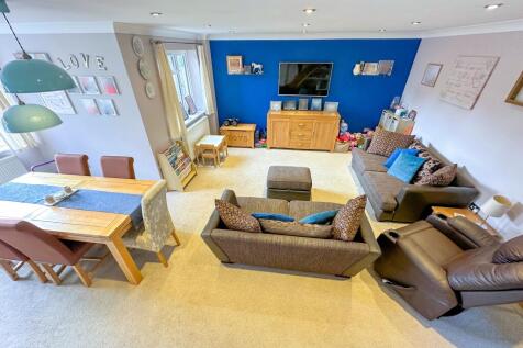 Sitting &amp; Dining Room