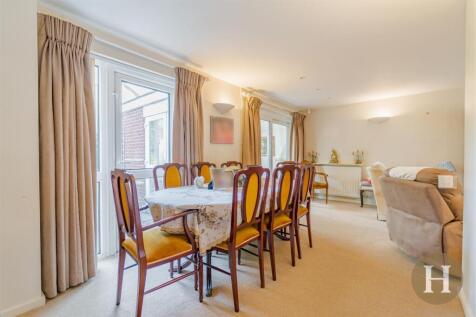 Lounge/ Dining Room